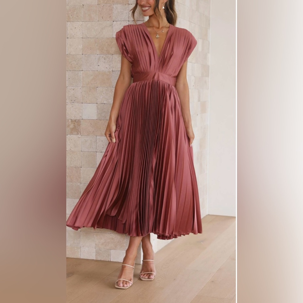 Elegant Mauve Pleated Dress